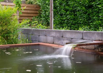 tuin met vijver van cortenstaal (14)