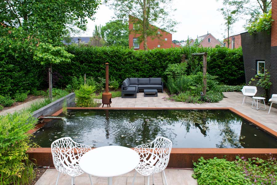 tuin met vijver van cortenstaal (7)